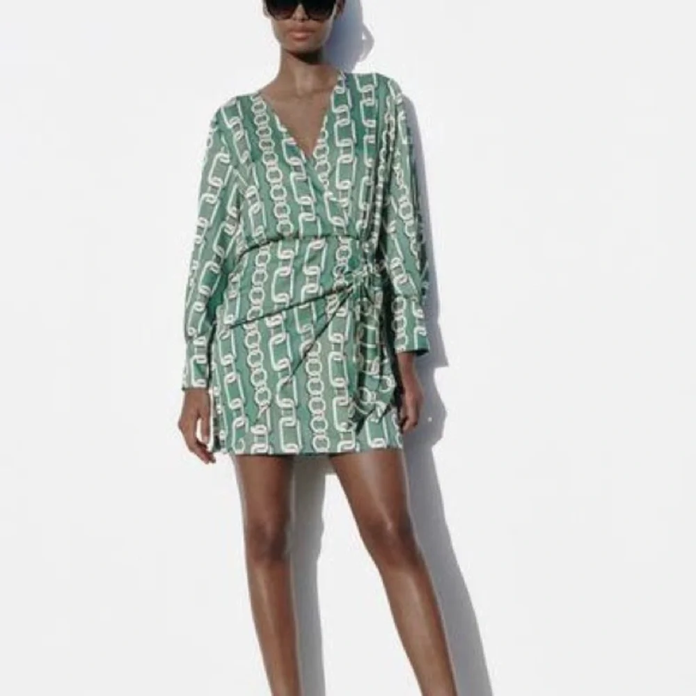 zara green and white dress Zara Cotton Green White Boho Floral Thistle Print Dress Size:medium Length:129 #zaradresses #zarafloral #zarawomen #zaradaily #zaraoutfi